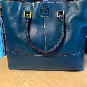 Dooney and Bourke Florentine leather Chelsea shopper in the rare color denim💙💙